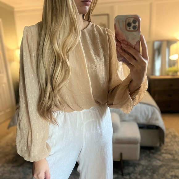 Stylish Beige Blouse with Flowing Sleeves - Picture 2 of 5